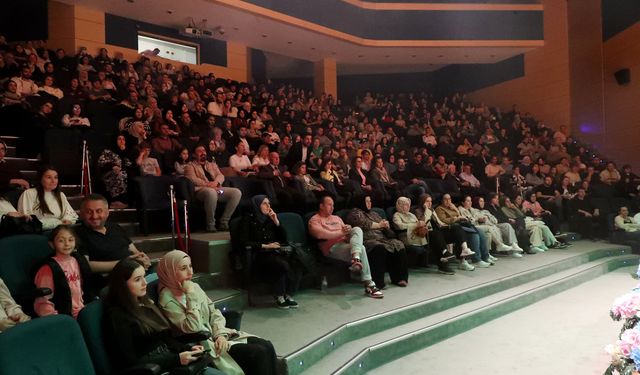 ‘Park Etmek Yasaktır’ Tiyatrosuna Yoğun İlgi