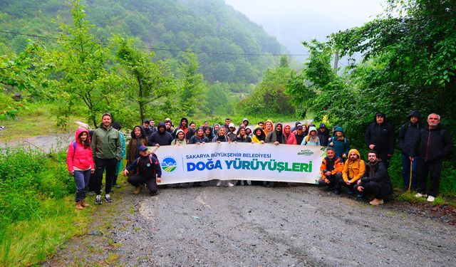 Yağmur Eşliğinde Cennet Tabiatı Keşfettiler