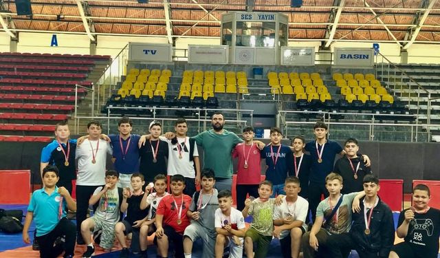 Büyükşehir Güreşçileri Türkiye Şampiyonası Yolunda
