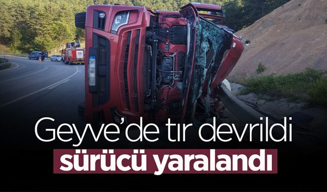 Geyve'de Tır Devrildi