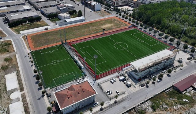 Sakarya’nın futbol üssü Ekrem Karaberberoğlu Altyapı Tesisleri’ne Yeni Yüz