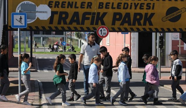 Erenler Belediyesi Trafik Parkı’nda Geleceğin Sürücüleri Yetişiyor