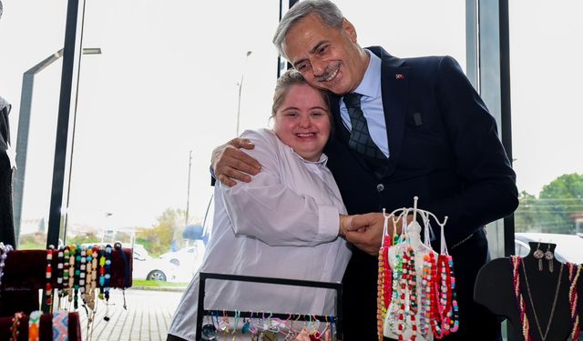 Başkan Alemdar Özel Günde, Özel Bireylerle Kucaklaştı