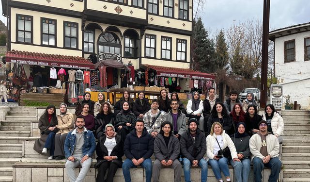 Büyükşehir’in Tanıtım Gezileriyle Adım Adım Şehri Keşfediyorlar
