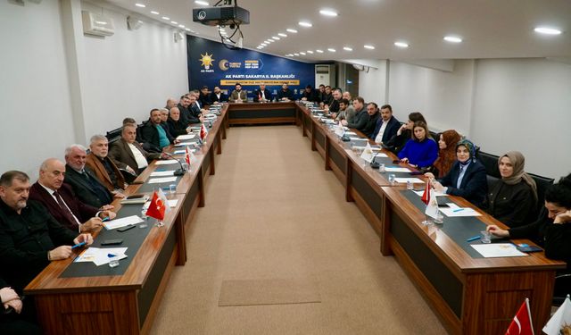 AK Parti Sakarya Teşkilatı’nda Değerlendirme Toplantıları Yapıldı