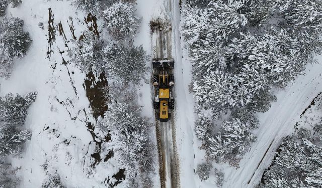 Büyükşehir Kar Mesaisiyle Grup Yollarının Tamamını Ulaşıma Açtı