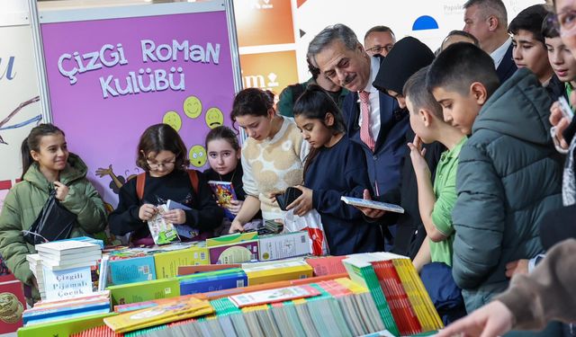 Sakarya'da Edebiyat Fuarı Başladı