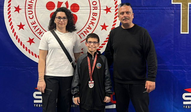 Serdivanlı Halterci Türkiye İkincisi Oldu