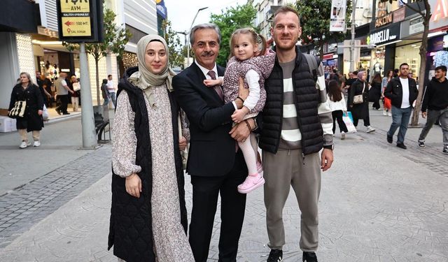 Başkan Alemdar, Vatandaşların Bayram Heyecanını Paylaştı