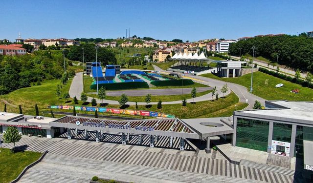 Şampiyona, Konser ve Festival Bir Arada