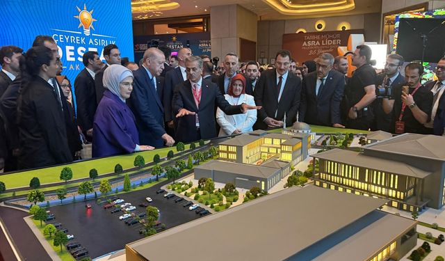Başkan Alemdar, Cumhurbaşkanı Erdoğan'a "Recep Tayyip Erdoğan Kampüsü"nü Anlattı