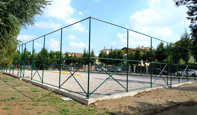 Serdivan’da Spor Yatırımı: 9 Yeni Sentetik Semt Futbol Sahası Geliyor