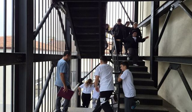 Serdivan’da Öğrenci ve Öğretmenlere Afet Farkındalık Eğitimi