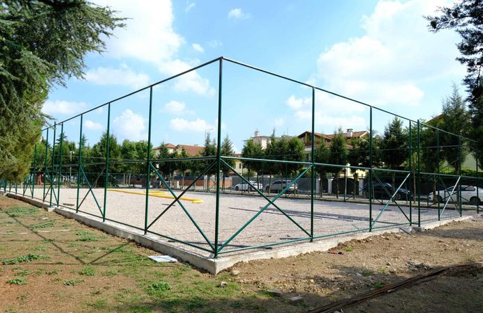 Serdivan’da Spor Yatırımı: 9 Yeni Sentetik Semt Futbol Sahası Geliyor
