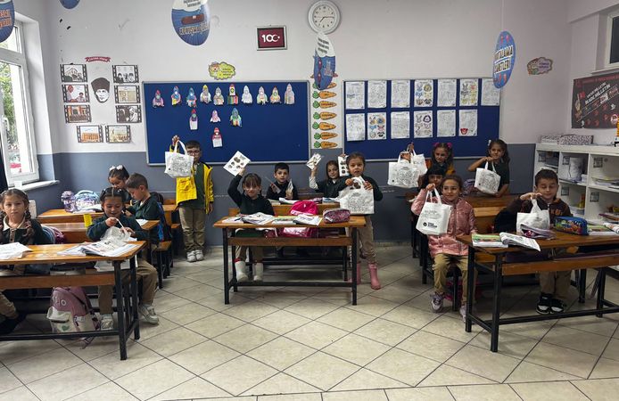 Büyükşehir Kırsaldaki Öğrencilerin Okul Heyecanına Ortak Oldu