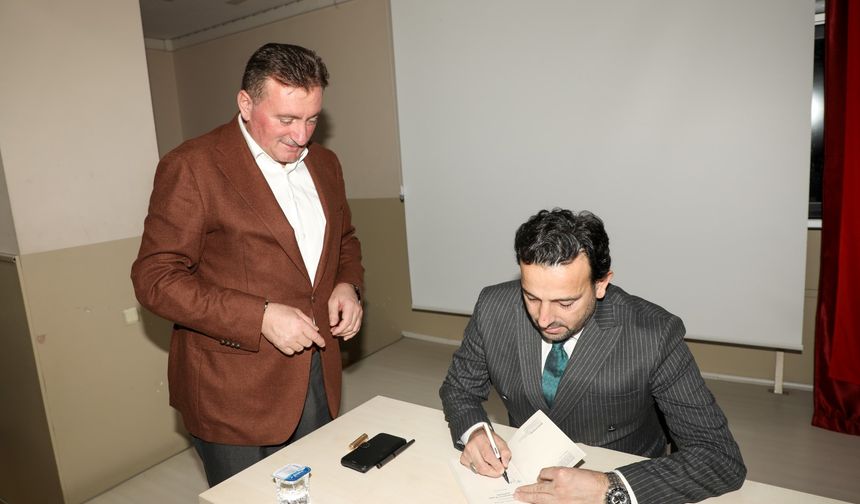 Yahya Bakır'dan Öğrencilere Özel İmza Günü