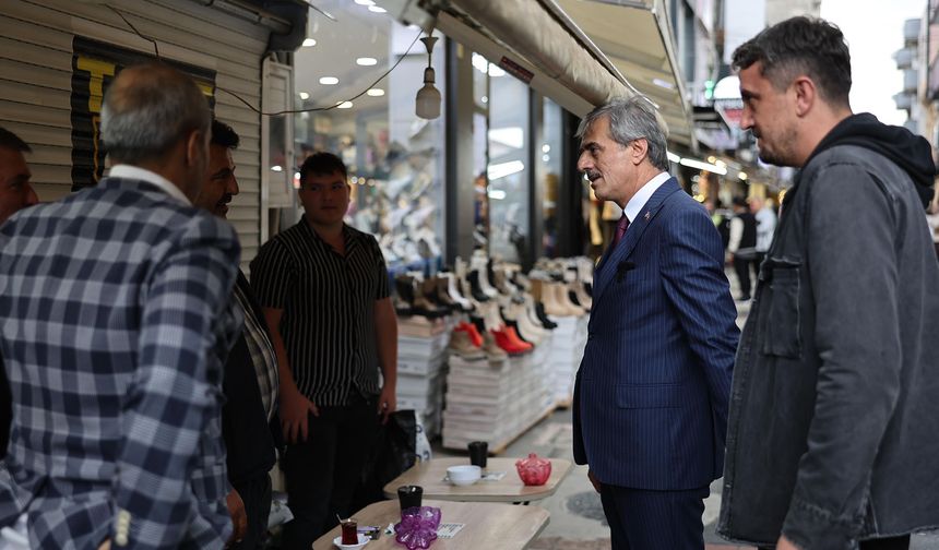 Başkan Alemdar, Çark Caddesi Esnafını Gezdi