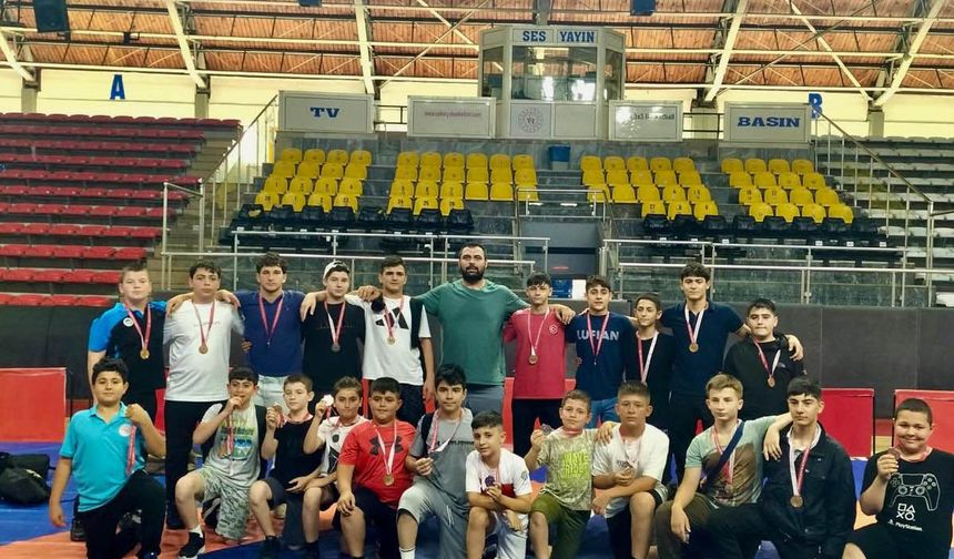 Büyükşehir Güreşçileri Türkiye Şampiyonası Yolunda