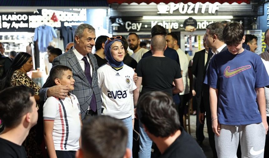 Başkan Yusuf Alemdar Vatandaşla Kucaklaşıp Bayramlaştı
