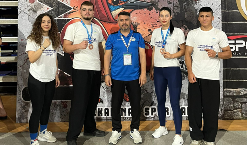 Kick Boks Şampiyonası’nda Türkiye 3’üncüleri Büyükşehir’den