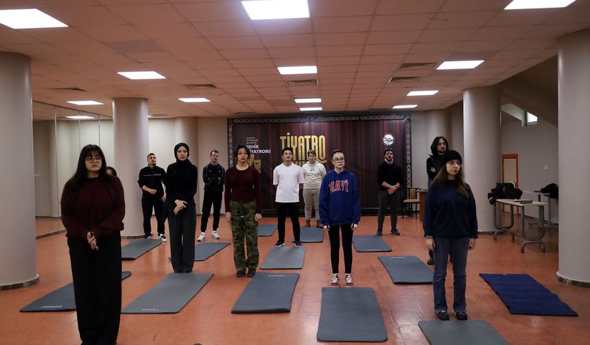 Genç Sahne Tiyatro Okulu Sakarya’da Gençliğin Sahnesi Oluyor