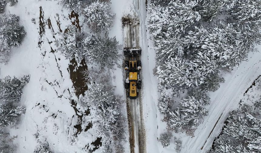 Büyükşehir Kar Mesaisiyle Grup Yollarının Tamamını Ulaşıma Açtı