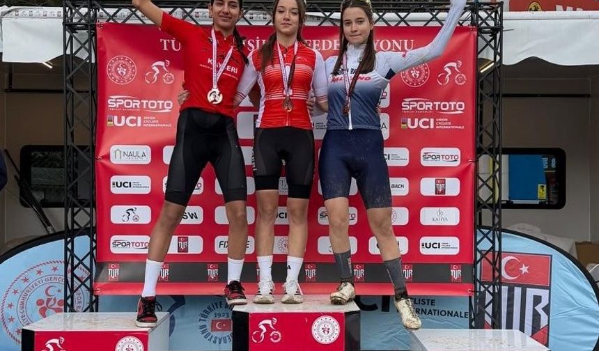 Büyükşehir Sporcularından Çifte Gurur