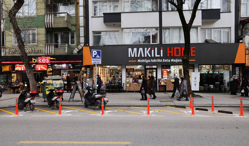 Şehir Merkezinde Motosikletler İçin Düzenli Park Alanları