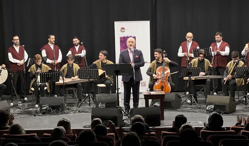 İlahilerle Dolu Gecede Ramazan’ın Manevi Ruhu Hissedildi