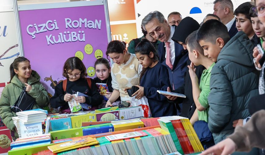 Sakarya'da Edebiyat Fuarı Başladı