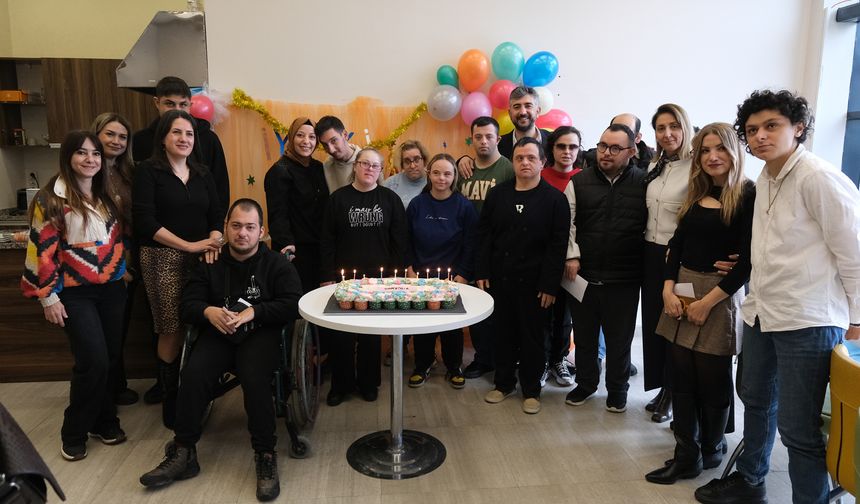 Sapanca’da Özel Öğrencilere Sürpriz Doğum Günü