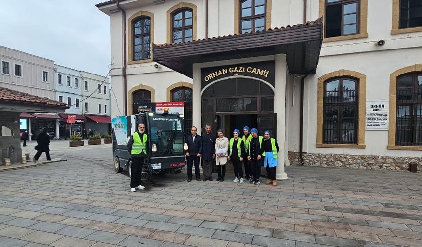 Adapazarı’nda Camilerinde Ramazan Temizliği