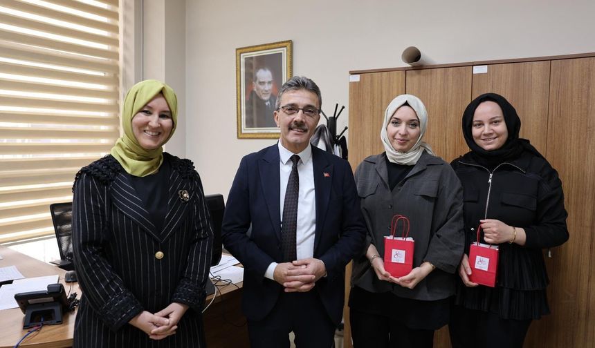 Başkan Şenol Dinç 8 Mart Dünya Kadınlar Günü Kapsamında Çalışma Arkadaşlarını Unutmadı