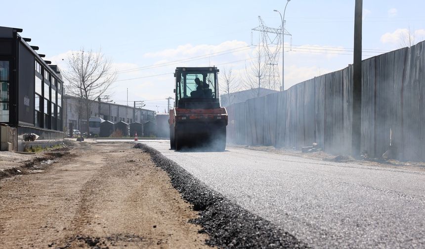 Erenler’de Yollar Yenilenmeye Devam Ediyor