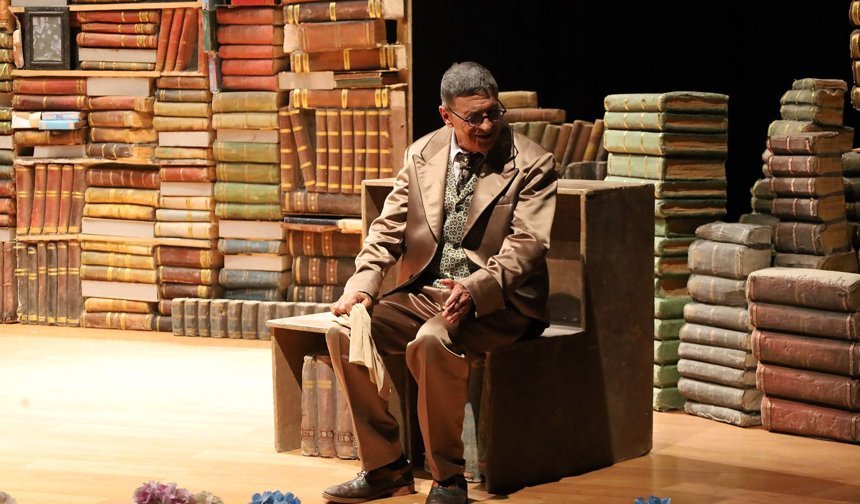 Usta Oyuncular Sahnedeydi: Çehov Kabare’ye Yoğun İlgi