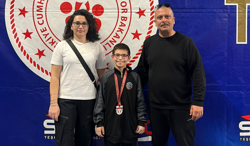 Serdivanlı Halterci Türkiye İkincisi Oldu