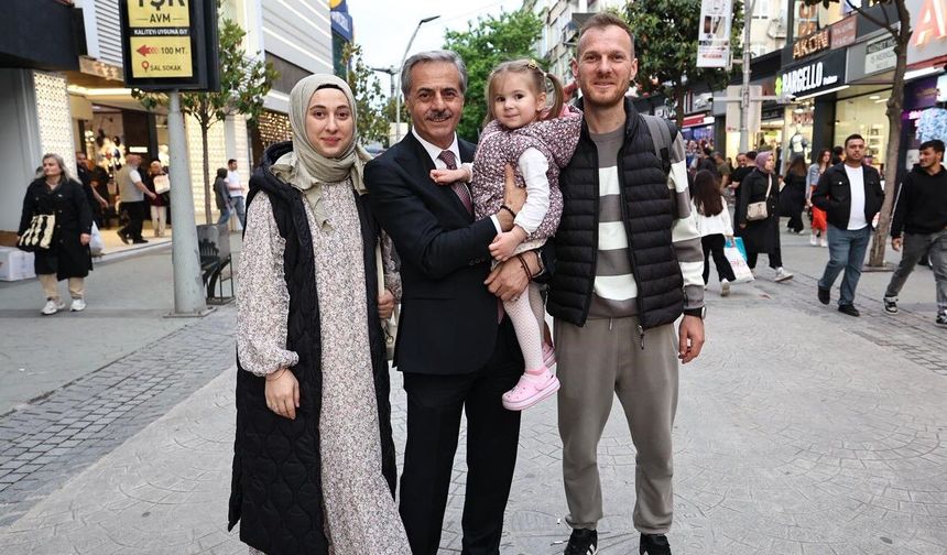 Başkan Alemdar, Vatandaşların Bayram Heyecanını Paylaştı
