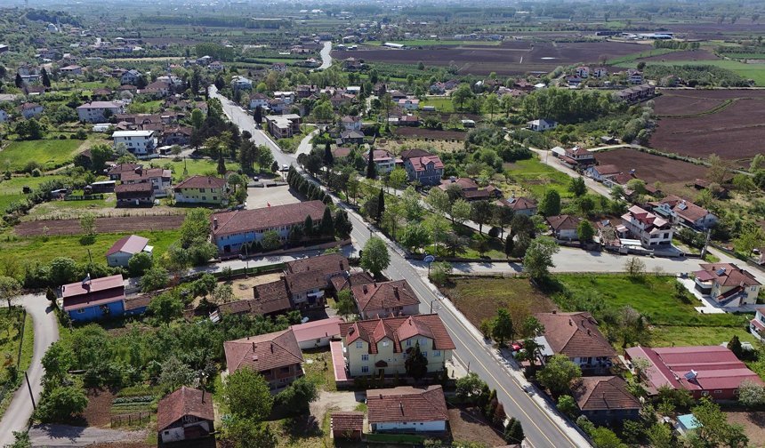 Akyazı’nın 3 Mahallesi Sıcak Asfaltta Buluştu