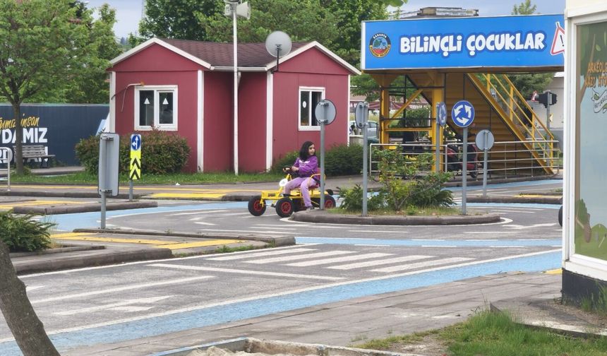 Serdivan’da Çocuk Oyun Alanı Yenilendi