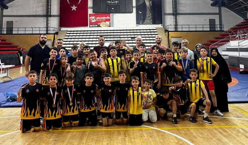 Serdivan Belediyesi Güreşte Sakarya’ya Damga Vurdu