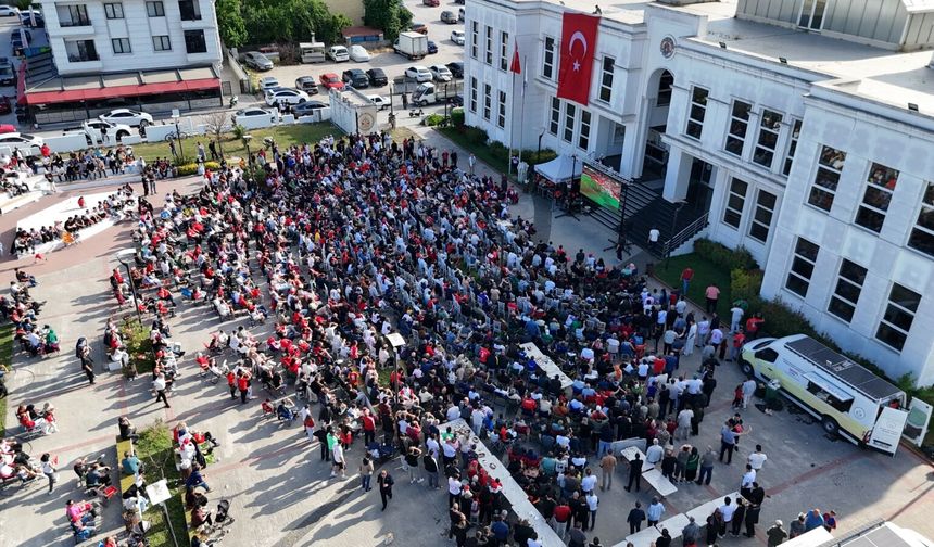 Binlerce Vatandaş Türkiye Maçını Erenler Belediyesinde İzledi