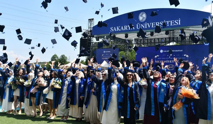 SAU’de Mezuniyet Heyecanı ve Gururu Coşkuyla Başladı