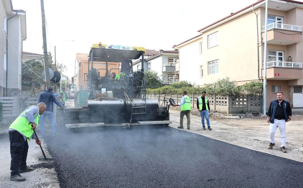 Erenler Belediyesi Ertuğrul Gazi Caddesini Asfalt İle Yeniliyor